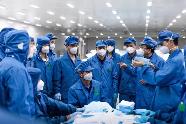 為什么上海能迅速集結(jié)出“抗疫生力軍”？這一緊急立法是關(guān)鍵